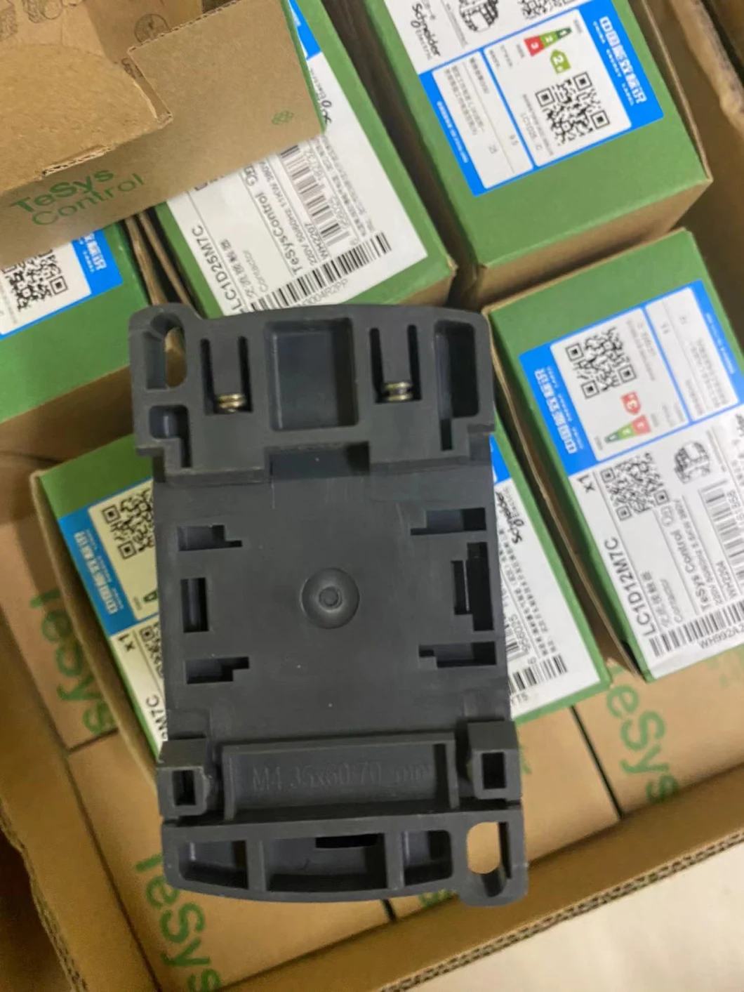 Brand New Sch-Neider LC1d09m7 Contactor LC1d 9A DIN Rail 600VAC 3pst-No 3 Pole 7.5HP Good Price