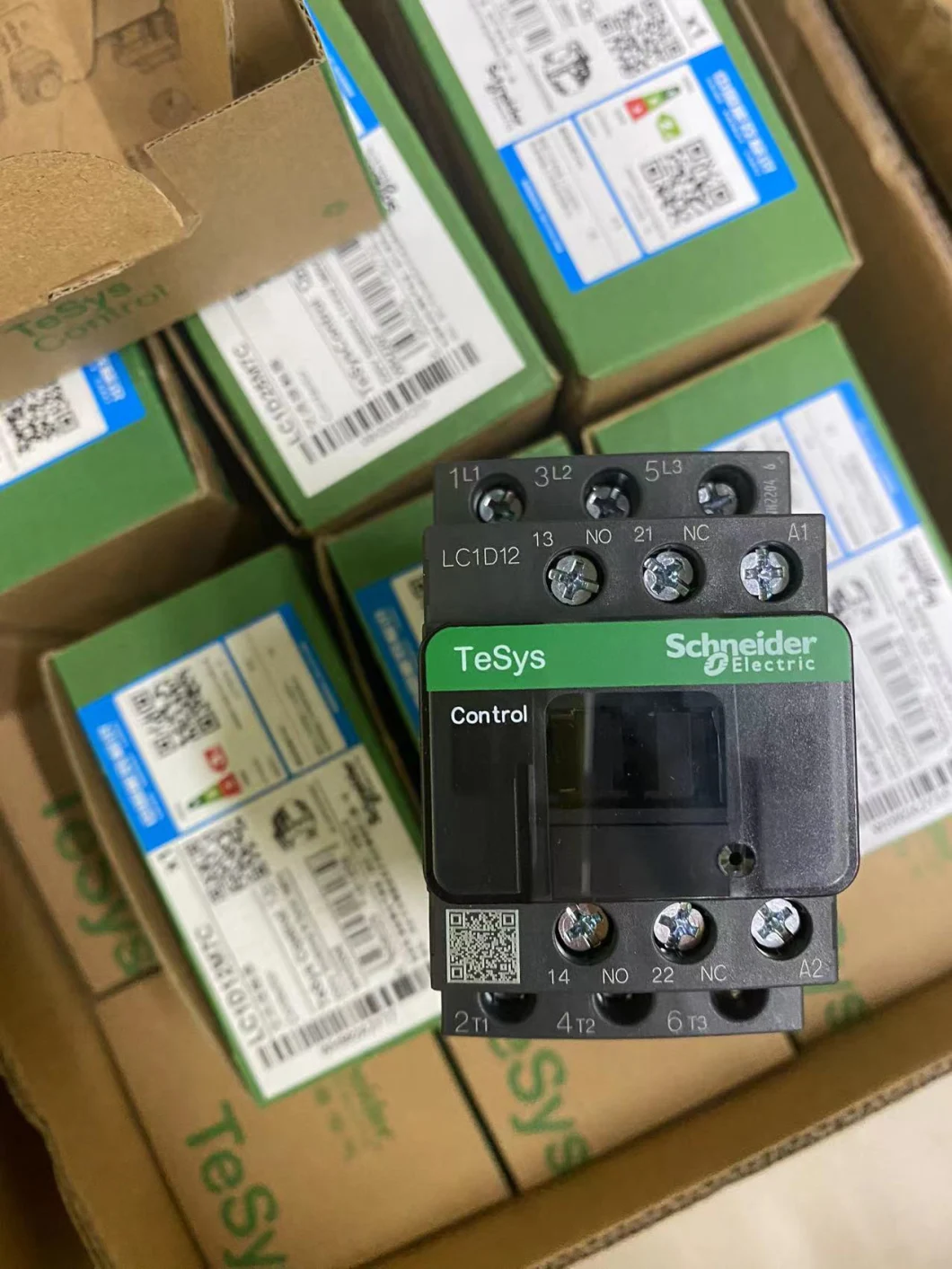 Brand New Sch-Neider LC1d09m7 Contactor LC1d 9A DIN Rail 600VAC 3pst-No 3 Pole 7.5HP Good Price